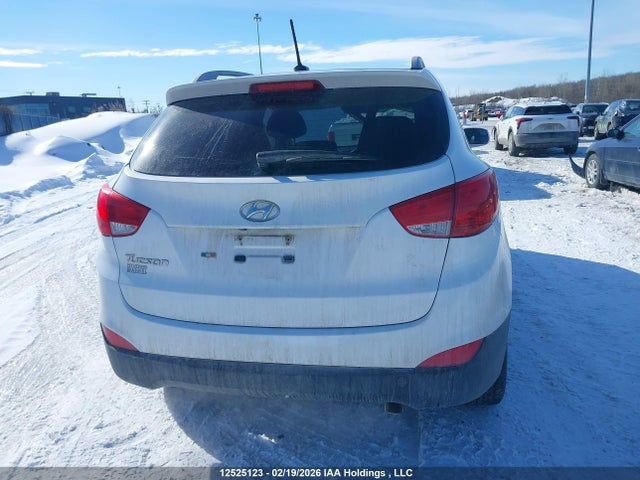 KM8JU3AG1FU046746 Hyundai TUCSON GLS