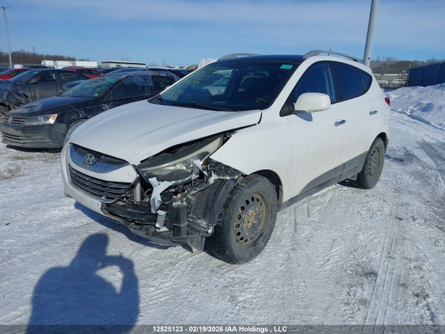 KM8JU3AG1FU046746 Hyundai TUCSON GLS