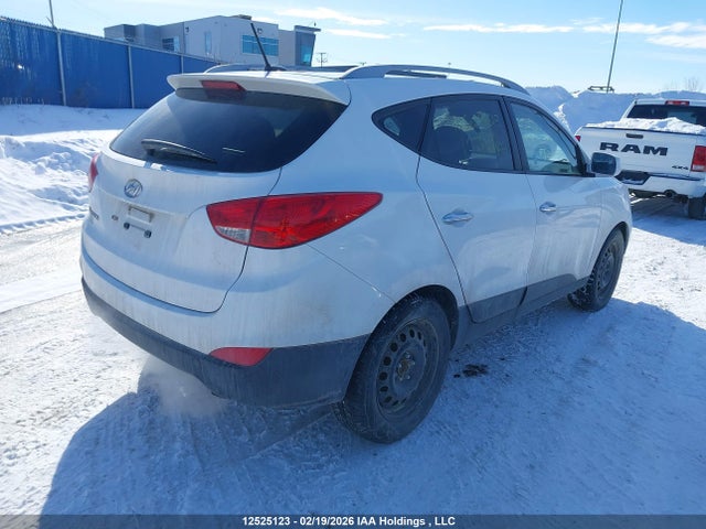 KM8JU3AG1FU046746 Hyundai TUCSON GLS