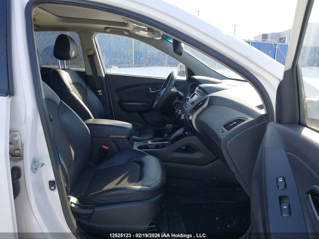 KM8JU3AG1FU046746 Hyundai TUCSON GLS