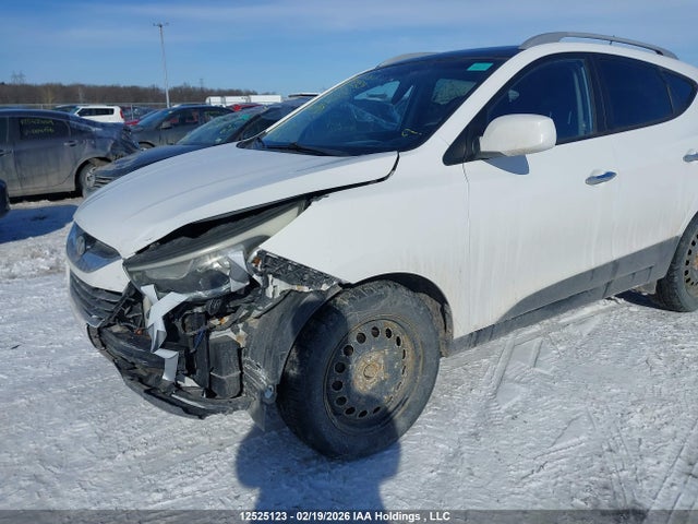 KM8JU3AG1FU046746 Hyundai TUCSON GLS