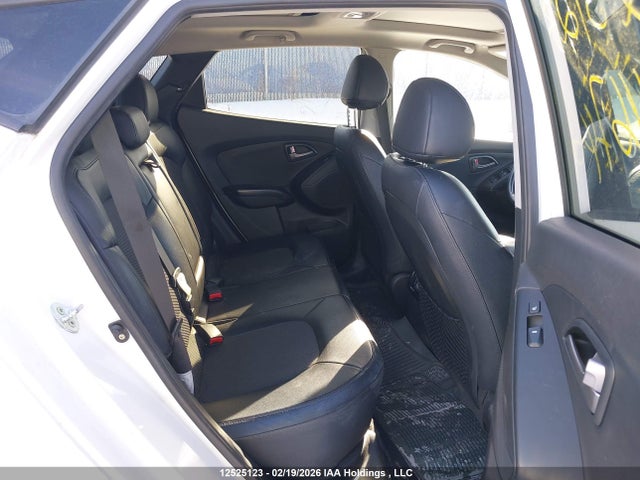 KM8JU3AG1FU046746 Hyundai TUCSON GLS