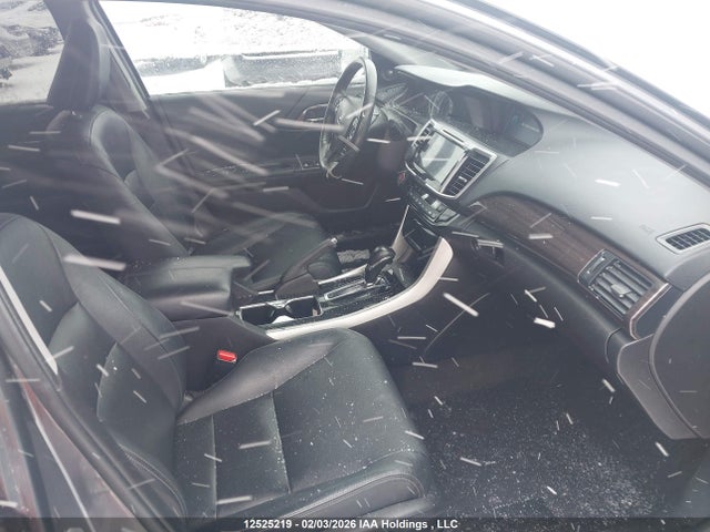 1HGCR2F08HA811834 Honda Accord Touring