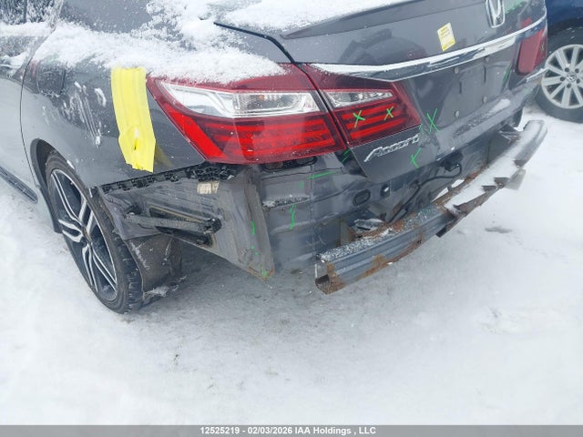1HGCR2F08HA811834 Honda Accord Touring