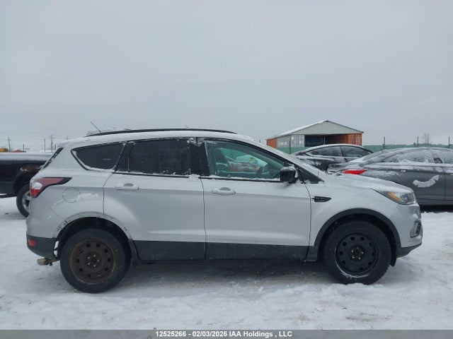 1FMCU9G9XHUD23028 Ford ESCAPE SE