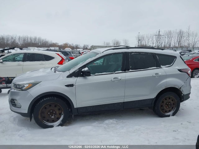 1FMCU9G9XHUD23028 Ford ESCAPE SE