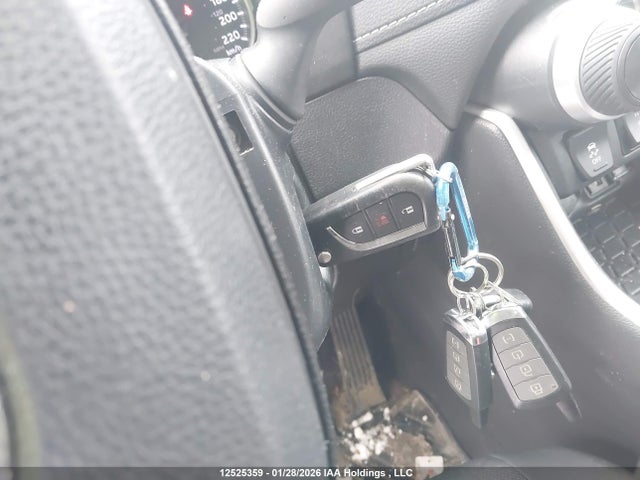 2T3B1RFV3NW258013 Toyota RAV4 LE