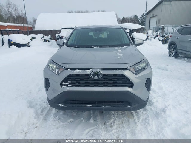 2T3B1RFV3NW258013 Toyota RAV4 LE