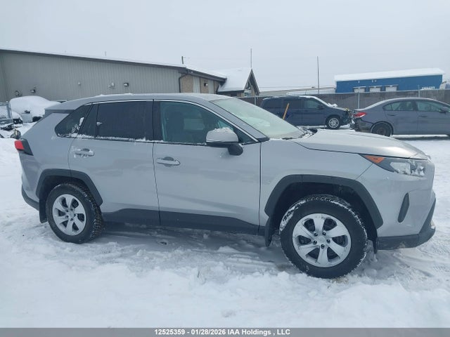 2T3B1RFV3NW258013 Toyota RAV4 LE
