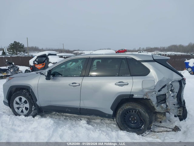 2T3B1RFV3NW258013 Toyota RAV4 LE