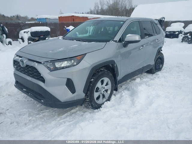 2T3B1RFV3NW258013 Toyota RAV4 LE