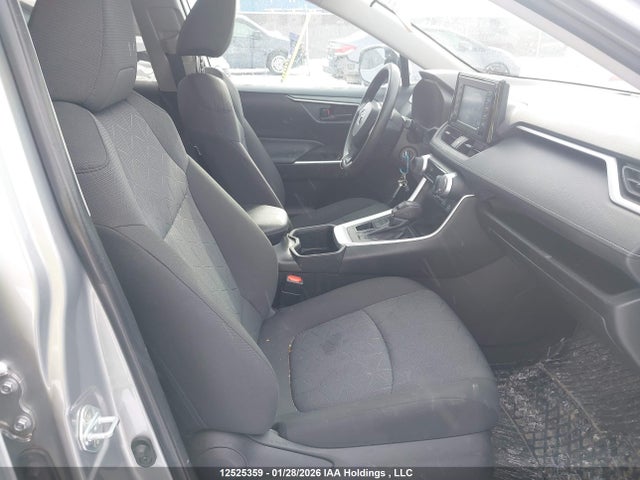 2T3B1RFV3NW258013 Toyota RAV4 LE
