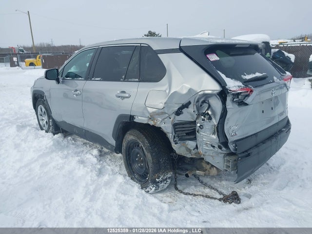 2T3B1RFV3NW258013 Toyota RAV4 LE