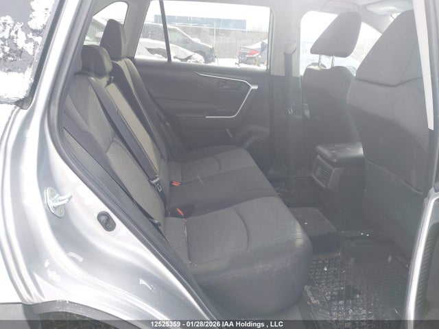 2T3B1RFV3NW258013 Toyota RAV4 LE