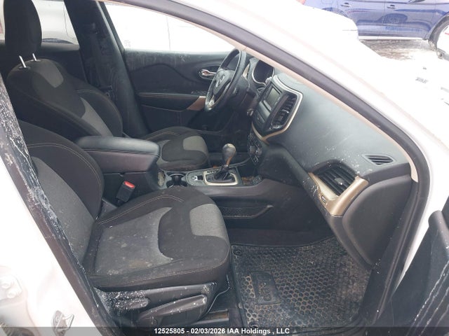 1C4PJLABXJD595186 Jeep Cherokee