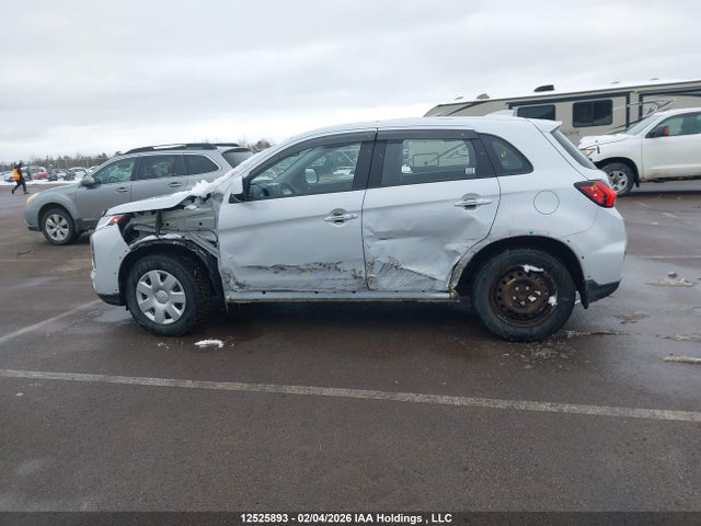 Mitsubishi RVR ES 2024 JA4AHUAUXRU606430 Image 14