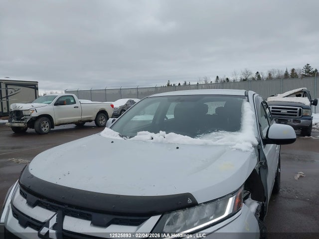 Mitsubishi RVR ES 2024 JA4AHUAUXRU606430 Image 17