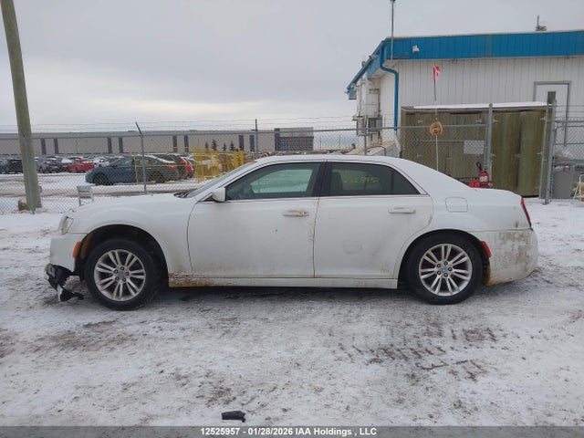 Chrysler 300 Limited 2015 2C3CCAAG1FH837516 Image 15