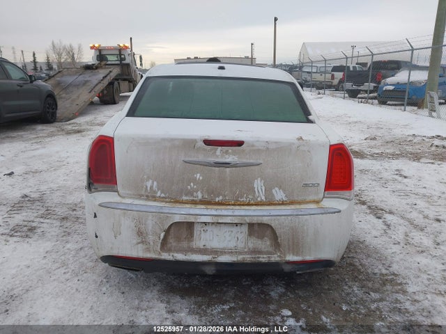 Chrysler 300 Limited 2015 2C3CCAAG1FH837516 Image 17
