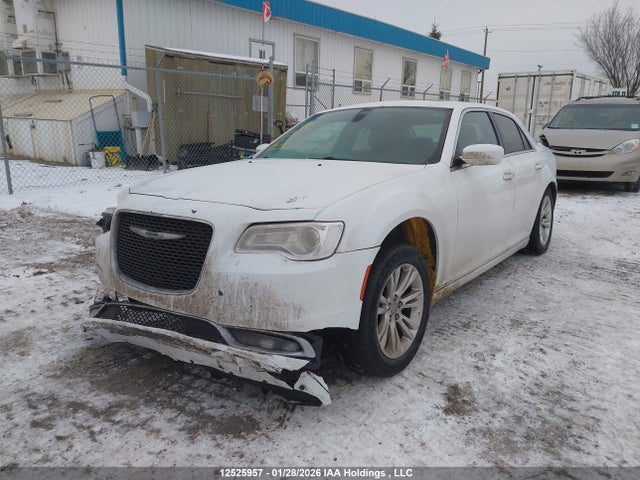Chrysler 300 Limited 2015 2C3CCAAG1FH837516 Image 2