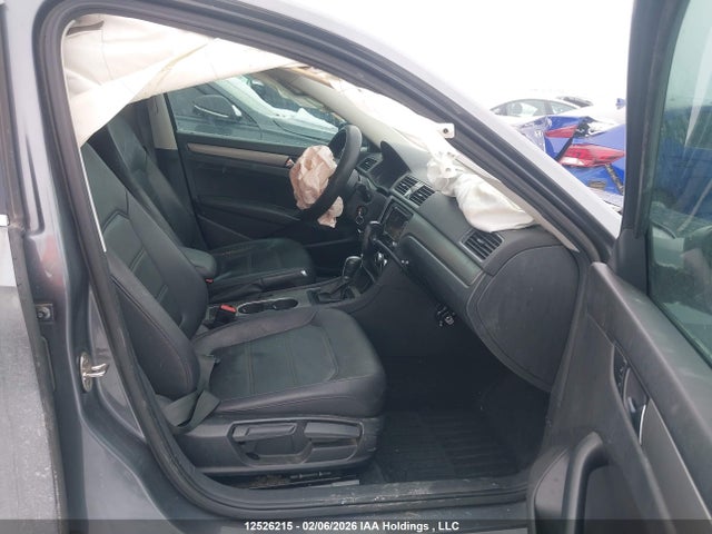 1VWBV7A38FC045462 Volkswagen PASSAT SE