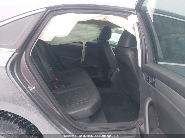 1VWBV7A38FC045462 Volkswagen PASSAT SE