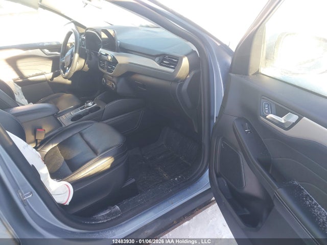 1FMCU9CZ3NUA50158 Ford Escape Sel Hybrid