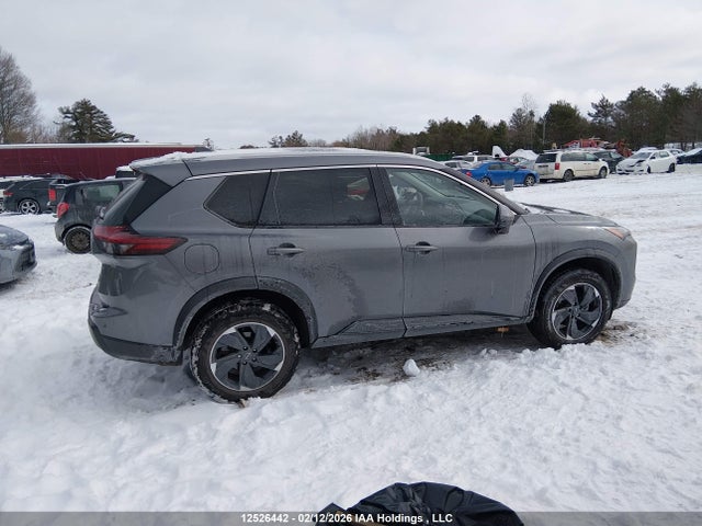 JN8BT3BB3RW182856 Nissan Rogue Sv Moonroof