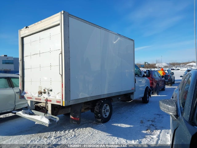 12526601 :رقم المزاد ، 1GD07RFP3J1254104 vin ، 2018 Gmc Savana Cutaway Work Van مزاد بيع