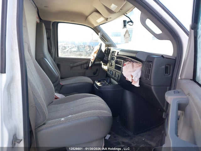 12526601 :رقم المزاد ، 1GD07RFP3J1254104 vin ، 2018 Gmc Savana Cutaway Work Van مزاد بيع