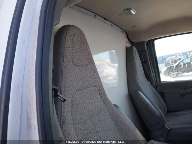 12526601 :رقم المزاد ، 1GD07RFP3J1254104 vin ، 2018 Gmc Savana Cutaway Work Van مزاد بيع