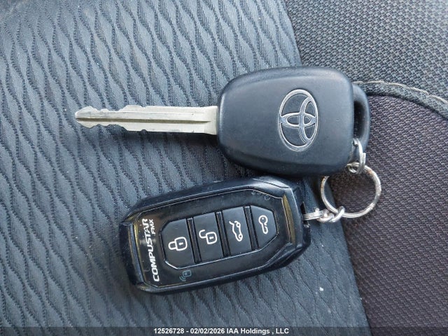 2T1BURHE8HC898835 Toyota COROLLA LE