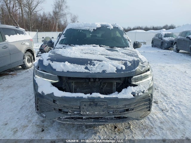 3VV8B7AXXNM116166 Volkswagen Tiguan Se R-line Black