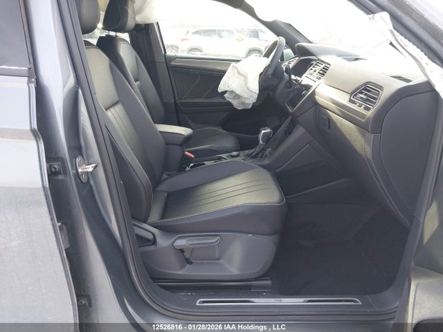 3VV8B7AXXNM116166 Volkswagen Tiguan Se R-line Black