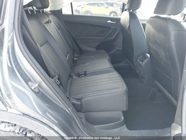 3VV8B7AXXNM116166 Volkswagen Tiguan Se R-line Black