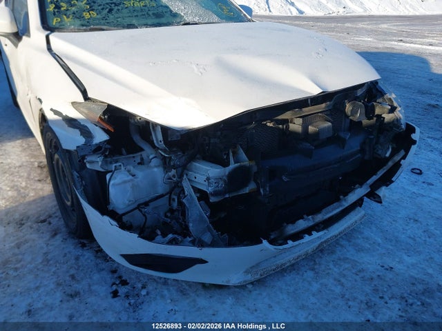 JM1BM1U7XE1115748 Mazda Mazda3 Gx-sky