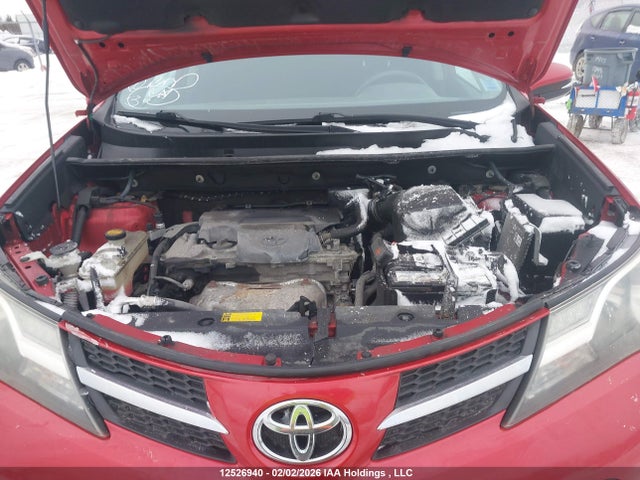 2T3ZFREV9FW226640 Toyota RAV4 LE