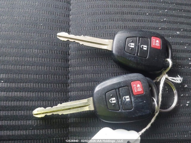 2T3ZFREV9FW226640 Toyota RAV4 LE