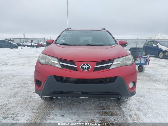 2T3ZFREV9FW226640 Toyota RAV4 LE