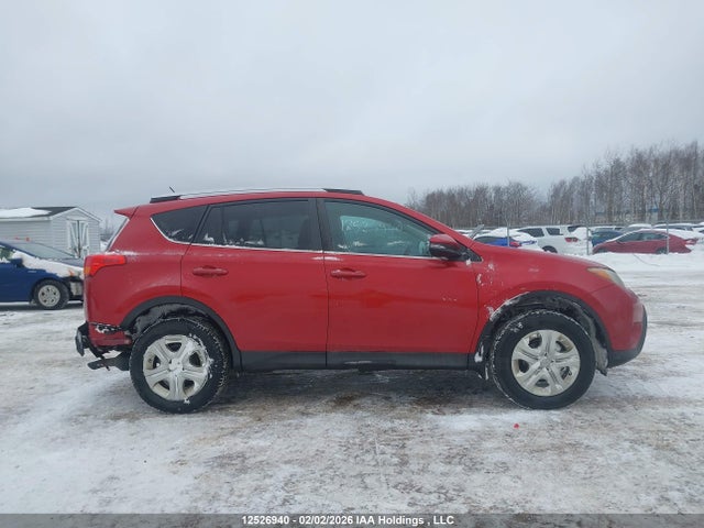 2T3ZFREV9FW226640 Toyota RAV4 LE