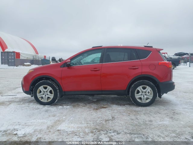 2T3ZFREV9FW226640 Toyota RAV4 LE