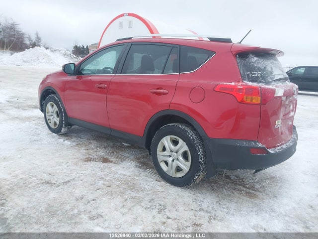 2T3ZFREV9FW226640 Toyota RAV4 LE