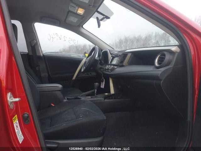 2T3ZFREV9FW226640 Toyota RAV4 LE