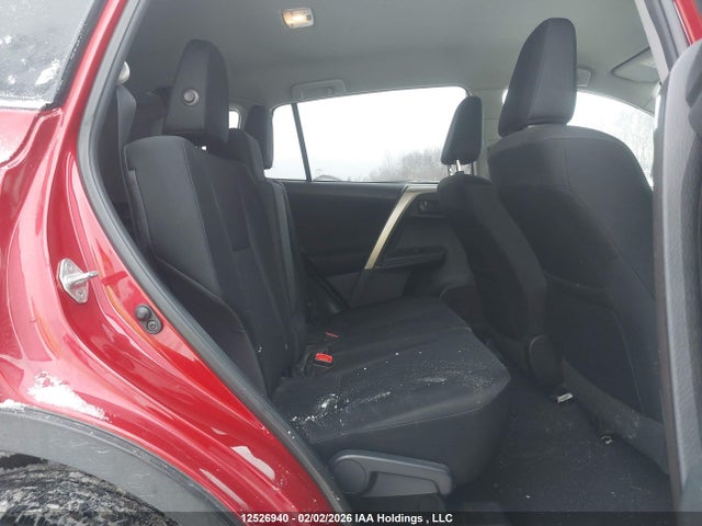 2T3ZFREV9FW226640 Toyota RAV4 LE