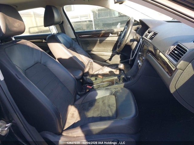 1VWCV7A3XFC045483 Volkswagen PASSAT SEL