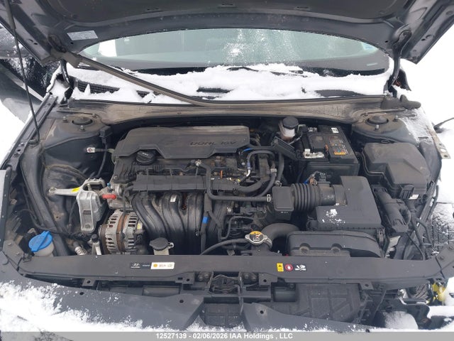 KMHLM4AG1NU277059 Hyundai Elantra Preferred Ivt With Sun And Tech Package