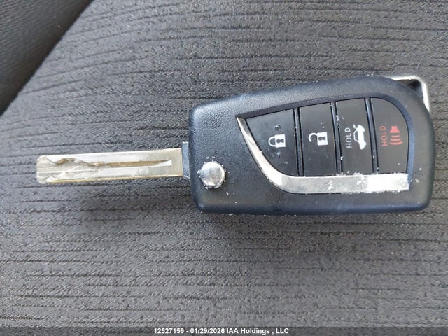 4T1C11AK5NU640328 Toyota CAMRY LE