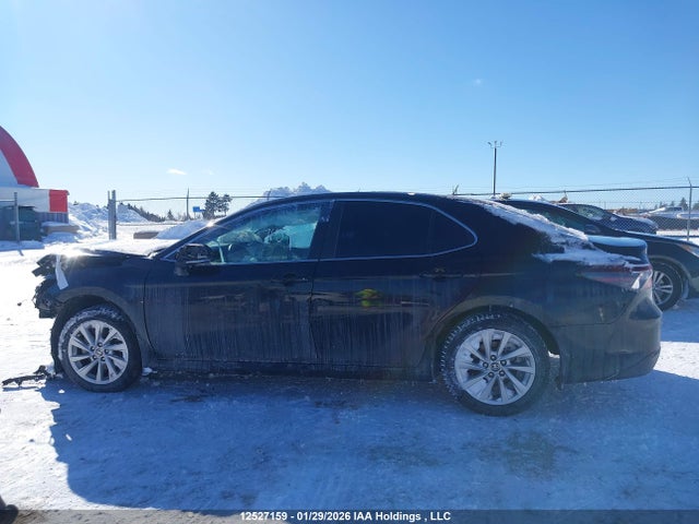 4T1C11AK5NU640328 Toyota CAMRY LE