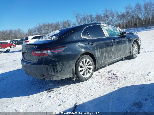 4T1C11AK5NU640328 Toyota CAMRY LE