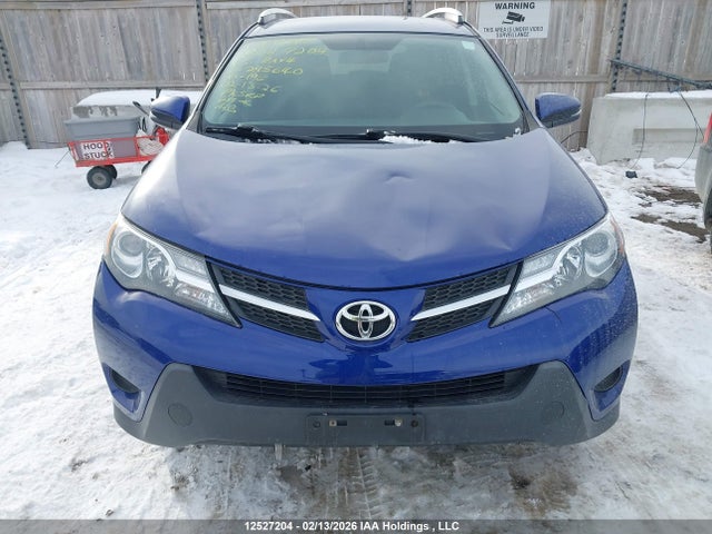 2T3BFREV0FW295640 Toyota RAV4 LE